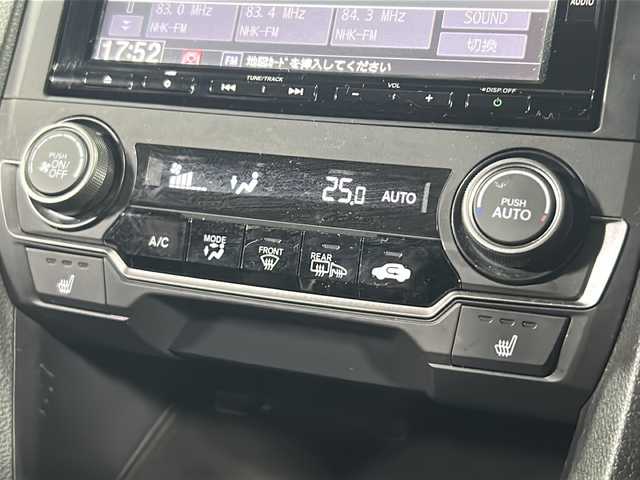 ホンダ シビック ハッチバック 広島県 2018(平30)年 5.7万km クリスタルブラックパール 禁煙/Honda SENSING/・衝突軽減ブレーキ〈CMBS〉/・渋滞追従機能付アダプティブ・クルーズ・コントロール/・LKAS〈車線維持支援システム〉/・路外逸脱抑制機能/・オートハイビーム/・標識認識機能/アジャイルハンドリングアシスト/純正ナビ（VXM-185VFi）/・フルセグ/CD/DVD/Bluetooth/SD/バックカメラ/革巻きステアリング/ステアリングスイッチ/パドルシフト/オートライト/シートヒーター/電動パーキングブレーキ/ブレーキホールド/スマートキー/プッシュスタート/スペアキー/純正前後ドライブレコーダー/ETC/トノカバー/カロッツェリアサブウーファー（TB-WX130DA）/ピアノブラック・フロントグリル/フロントスポイラー/純正１８インチアルミホイール/W+サイド+カーテンエアバック