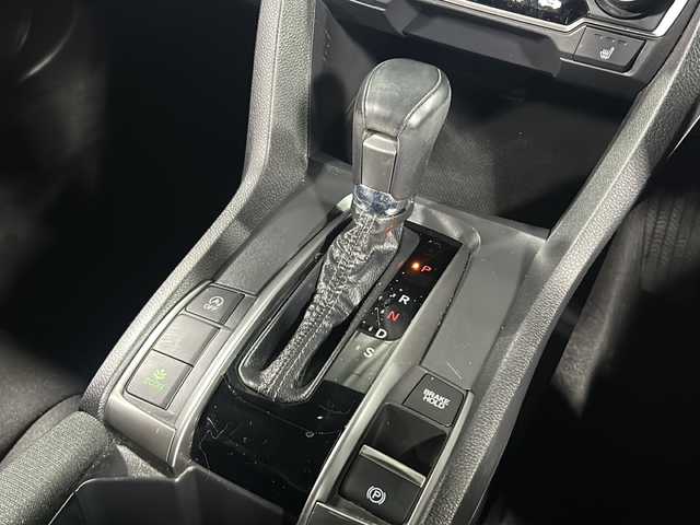 ホンダ シビック ハッチバック 広島県 2018(平30)年 5.7万km クリスタルブラックパール 禁煙/Honda SENSING/・衝突軽減ブレーキ〈CMBS〉/・渋滞追従機能付アダプティブ・クルーズ・コントロール/・LKAS〈車線維持支援システム〉/・路外逸脱抑制機能/・オートハイビーム/・標識認識機能/アジャイルハンドリングアシスト/純正ナビ（VXM-185VFi）/・フルセグ/CD/DVD/Bluetooth/SD/バックカメラ/革巻きステアリング/ステアリングスイッチ/パドルシフト/オートライト/シートヒーター/電動パーキングブレーキ/ブレーキホールド/スマートキー/プッシュスタート/スペアキー/純正前後ドライブレコーダー/ETC/トノカバー/カロッツェリアサブウーファー（TB-WX130DA）/ピアノブラック・フロントグリル/フロントスポイラー/純正１８インチアルミホイール/W+サイド+カーテンエアバック