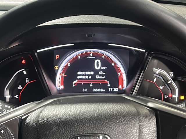 ホンダ シビック ハッチバック 広島県 2018(平30)年 5.7万km クリスタルブラックパール 禁煙/Honda SENSING/・衝突軽減ブレーキ〈CMBS〉/・渋滞追従機能付アダプティブ・クルーズ・コントロール/・LKAS〈車線維持支援システム〉/・路外逸脱抑制機能/・オートハイビーム/・標識認識機能/アジャイルハンドリングアシスト/純正ナビ（VXM-185VFi）/・フルセグ/CD/DVD/Bluetooth/SD/バックカメラ/革巻きステアリング/ステアリングスイッチ/パドルシフト/オートライト/シートヒーター/電動パーキングブレーキ/ブレーキホールド/スマートキー/プッシュスタート/スペアキー/純正前後ドライブレコーダー/ETC/トノカバー/カロッツェリアサブウーファー（TB-WX130DA）/ピアノブラック・フロントグリル/フロントスポイラー/純正１８インチアルミホイール/W+サイド+カーテンエアバック