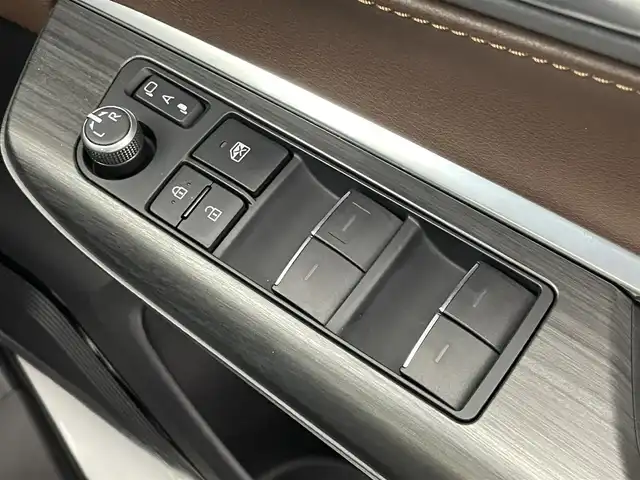 トヨタ ハリアー ハイブリッド Z 埼玉県 2023(令5)年 2.3万km プラチナホワイトパールマイカ 純正ナビ/（Bluetooth／USB／フルセグTV）/JBLサウンド/ハーフレザー/デジタルインナーミラー/全方位カメラ/ビルトインETC2.0/レーダークルーズコントロール/電動パワーバックドア/運転席パワーシート/ヘッドアップディスプレイ/ブラインドスポットモニター/アイドリングストップ/MTモード付AT/レーンキープ/前後ソナー/衝突軽減/オートマチックハイビーム/LED/オートライト/TVキャンセラー/電動チルト・テレスコ/プッシュスタート/スマートキー