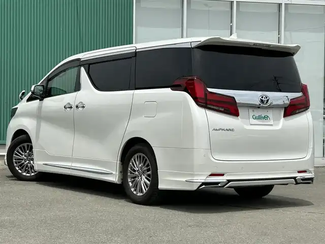 トヨタ アルファード G 福岡県 2019(令1)年 7.8万km 白 ・PUSHスタート/・パワーステアリング/・パワーウィンドウ/・100V充電/・スマートキー/・WAC/・クルーズコントロール/・オートライト/・BT/・純正後席モニター/・CDチェンジャー/・純正ビルトインETC/・バックカメラ/・フルセグ/・オートマチックハイビーム/・純正カーナビ/・3列シート/・オットマン/・前後ドラレコ/・ウォークスルー/・純正フロアマット/・D+N席パワーシート/・レザーシート/・エアロパーツ(モデリスタ)/・純正アルミホイール/・ABS/・横滑り防止装置/・Wエアバッグ＋サイドエアバッグ/・衝突被害軽減システム/・レーンキープアシスト/・盗難防止装置