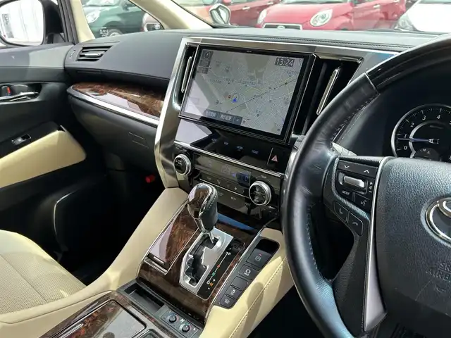 トヨタ アルファード G 福岡県 2019(令1)年 7.8万km 白 ・PUSHスタート/・パワーステアリング/・パワーウィンドウ/・100V充電/・スマートキー/・WAC/・クルーズコントロール/・オートライト/・BT/・純正後席モニター/・CDチェンジャー/・純正ビルトインETC/・バックカメラ/・フルセグ/・オートマチックハイビーム/・純正カーナビ/・3列シート/・オットマン/・前後ドラレコ/・ウォークスルー/・純正フロアマット/・D+N席パワーシート/・レザーシート/・エアロパーツ(モデリスタ)/・純正アルミホイール/・ABS/・横滑り防止装置/・Wエアバッグ＋サイドエアバッグ/・衝突被害軽減システム/・レーンキープアシスト/・盗難防止装置