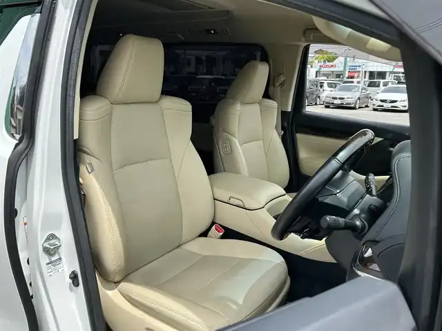 トヨタ アルファード G 福岡県 2019(令1)年 7.8万km 白 ・PUSHスタート/・パワーステアリング/・パワーウィンドウ/・100V充電/・スマートキー/・WAC/・クルーズコントロール/・オートライト/・BT/・純正後席モニター/・CDチェンジャー/・純正ビルトインETC/・バックカメラ/・フルセグ/・オートマチックハイビーム/・純正カーナビ/・3列シート/・オットマン/・前後ドラレコ/・ウォークスルー/・純正フロアマット/・D+N席パワーシート/・レザーシート/・エアロパーツ(モデリスタ)/・純正アルミホイール/・ABS/・横滑り防止装置/・Wエアバッグ＋サイドエアバッグ/・衝突被害軽減システム/・レーンキープアシスト/・盗難防止装置