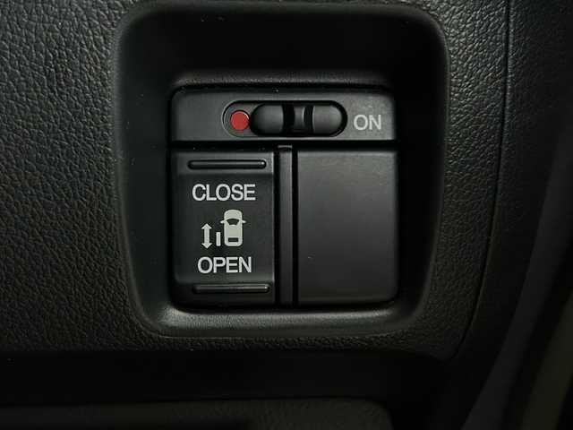 ホンダ Ｎ ＢＯＸ G Lパッケージ 愛知県 2014(平26)年 6.7万km プレミアムホワイトパール 禁煙車/純正7インチナビ/（CD/DVD/Bluetooth/SD/AM/FM)/バックカメラ/あんしんパッケージ/・低速域衝突軽減ブレーキ/・誤発進抑制機/ETC/ベンチシート/純正14インチアルミホイール/純正フロアマット/アイドリングストップ/スマートキー/プッシュスタート/片側パワースライドドア