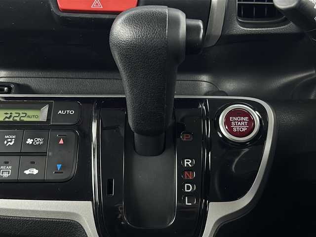 ホンダ Ｎ ＢＯＸ G Lパッケージ 愛知県 2014(平26)年 6.7万km プレミアムホワイトパール 禁煙車/純正7インチナビ/（CD/DVD/Bluetooth/SD/AM/FM)/バックカメラ/あんしんパッケージ/・低速域衝突軽減ブレーキ/・誤発進抑制機/ETC/ベンチシート/純正14インチアルミホイール/純正フロアマット/アイドリングストップ/スマートキー/プッシュスタート/片側パワースライドドア