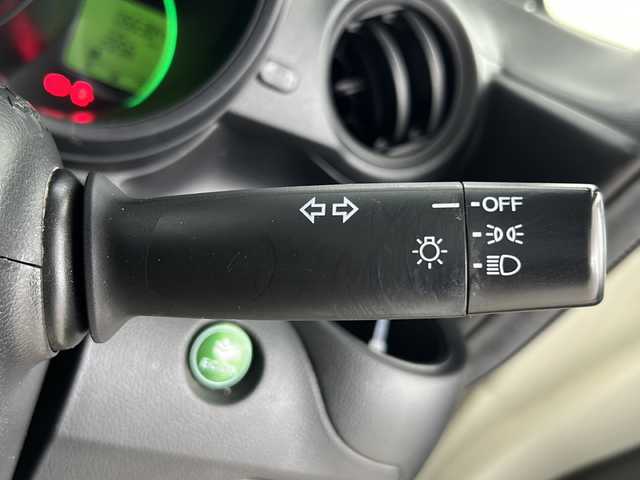 ホンダ Ｎ ＢＯＸ G Lパッケージ 愛知県 2014(平26)年 6.7万km プレミアムホワイトパール 禁煙車/純正7インチナビ/（CD/DVD/Bluetooth/SD/AM/FM)/バックカメラ/あんしんパッケージ/・低速域衝突軽減ブレーキ/・誤発進抑制機/ETC/ベンチシート/純正14インチアルミホイール/純正フロアマット/アイドリングストップ/スマートキー/プッシュスタート/片側パワースライドドア