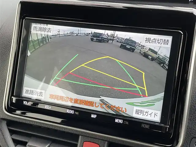 トヨタ ノア Si ダブルバイビー 道南・函館 2018(平30)年 2.2万km ホワイトパールクリスタルシャイン ・スマートキー＆プッシュスタート/・スペアキー/・寒冷地仕様/・スマートキー一体型エンジンスターター/・ＳＤナビ（Ｂｌｕｅｔｏｏｔｈ／ＳＤ／ＣＤ／ＵＳＢ／ＨＤＭＩ／ＴＶ）/・バックカメラ/・社外ＡＷ付き冬タイヤ積込み/・ビルトインＥＴＣ/・フリップダウンモニター/・ハーフレザーシート/・社外フロアマット/・クルーズコントロール/・ドライブレコーダー/・ウォークスルー/・電動格納ウィンカーミラー