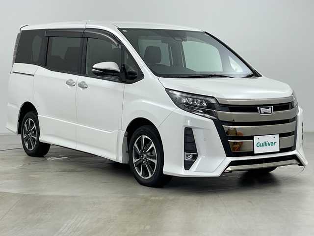 トヨタ ノア Si ダブルバイビー 道央・札幌 2018(平30)年 2.2万km ホワイトパールクリスタルシャイン ・4WD/・寒冷地仕様/・純正ナビ&TV&CD&DVD&BT&SD/・バックカメラ/・純正フリップダウンモニター/・両側パワースライドドア/・トヨタセーフティセンス/・ハーフレザーシート/・ビルトインETC/・純正ドライブレコーダー/・純正エンジンスターター/・LEDヘッドライト/・オートライト/・スマートキー/・スペアキー/・社外AW付スタッドレス積載