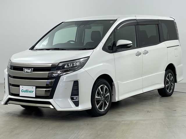 トヨタ ノア Si ダブルバイビー 道央・札幌 2018(平30)年 2.2万km ホワイトパールクリスタルシャイン ・4WD/・寒冷地仕様/・純正ナビ&TV&CD&DVD&BT&SD/・バックカメラ/・純正フリップダウンモニター/・両側パワースライドドア/・トヨタセーフティセンス/・ハーフレザーシート/・ビルトインETC/・純正ドライブレコーダー/・純正エンジンスターター/・LEDヘッドライト/・オートライト/・スマートキー/・スペアキー/・社外AW付スタッドレス積載