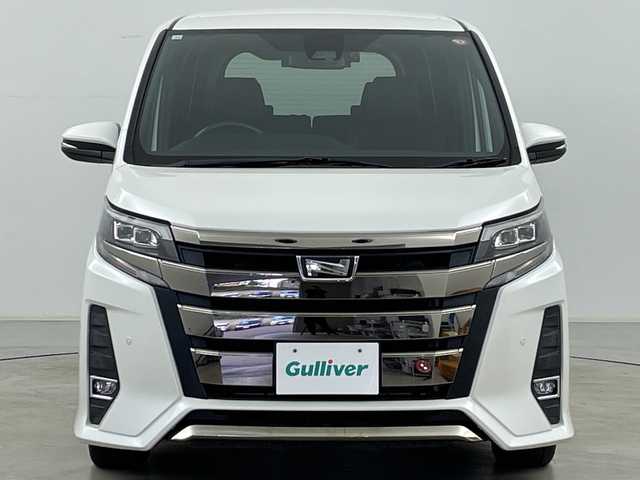 トヨタ ノア Si ダブルバイビー 道央・札幌 2018(平30)年 2.2万km ホワイトパールクリスタルシャイン ・4WD/・寒冷地仕様/・純正ナビ&TV&CD&DVD&BT&SD/・バックカメラ/・純正フリップダウンモニター/・両側パワースライドドア/・トヨタセーフティセンス/・ハーフレザーシート/・ビルトインETC/・純正ドライブレコーダー/・純正エンジンスターター/・LEDヘッドライト/・オートライト/・スマートキー/・スペアキー/・社外AW付スタッドレス積載