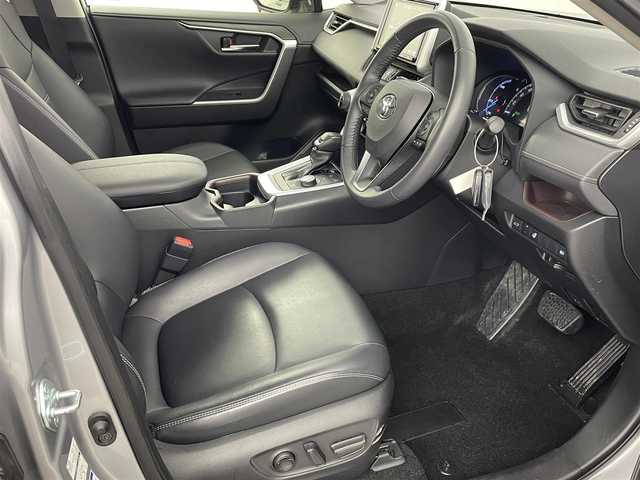 トヨタ ＲＡＶ４ ハイブリットG 福島県 2020(令2)年 2.9万km シルバーメタリック トヨタセーフティーセンス　/・PCS/・車線逸脱警報/・レーダークルーズコントロール/・オートマッチクハイビーム/・ロードサインアシスト/・BSM/純正大画面ナビ/【AM/FM/DVD/CD/Bluetooth/フルセグ】/型番:NSZT-Y68T/バックカメラ　/ＥＴＣ　/ステアリングヒーター　/シートヒーター　/パワーシート/電動リアゲート/電子パーキング　/・ブレーキホールド　/プッシュスタート　/・スマートキー　/・スペアキー　/ＬＥＤライト/・オートライト/・フォグライト/ステアリングスイッチ/・革巻きステアリング/・チルトステアリング/ウィンカーミラー/取扱説明書/・ナビ取扱説明書