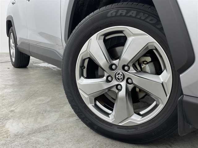 トヨタ ＲＡＶ４ ハイブリットG 福島県 2020(令2)年 2.9万km シルバーメタリック トヨタセーフティーセンス　/・PCS/・車線逸脱警報/・レーダークルーズコントロール/・オートマッチクハイビーム/・ロードサインアシスト/・BSM/純正大画面ナビ/【AM/FM/DVD/CD/Bluetooth/フルセグ】/型番:NSZT-Y68T/バックカメラ　/ＥＴＣ　/ステアリングヒーター　/シートヒーター　/パワーシート/電動リアゲート/電子パーキング　/・ブレーキホールド　/プッシュスタート　/・スマートキー　/・スペアキー　/ＬＥＤライト/・オートライト/・フォグライト/ステアリングスイッチ/・革巻きステアリング/・チルトステアリング/ウィンカーミラー/取扱説明書/・ナビ取扱説明書