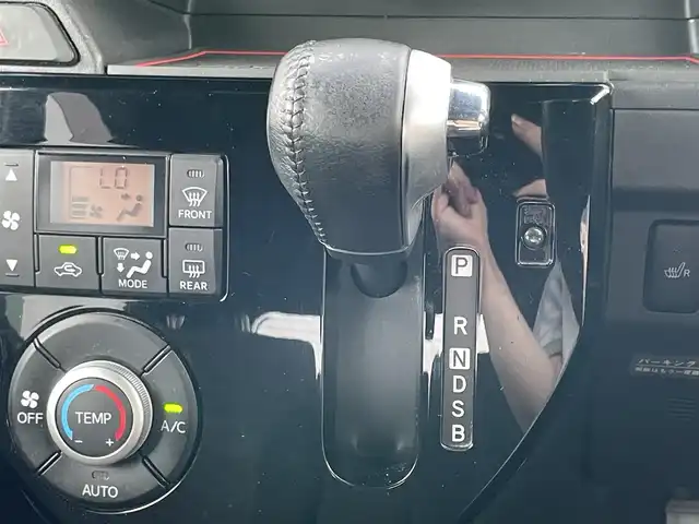 ダイハツ ウェイク G ターボ SA Ⅱ 道央・札幌 2017(平29)年 14.8万km オフビートカーキM ワンオーナー/４WD/寒冷地仕様/社外ポータブルナビ/CD/DVD/BT/スマートアシストIII/衝突被害軽減ブレーキ/横滑り防止装置/バックカメラ/盗難防止装置/アイドリングストップ/両側パワースライドドア/D席シートヒーター/ステアリングリモコン/革巻きステアリング/プッシュスタート/スマートキー/LEDヘッドライト/オートライト/フォグランプ/電動格納ミラー/純正フロアマット/スペアキー/AW付冬タイヤ積込/155/65/R14/2023年/山8mm