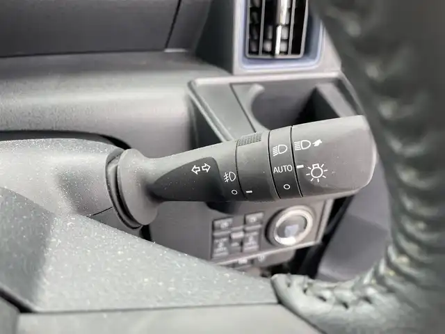 ダイハツ タント カスタム RS 滋賀県 2023(令5)年 1.7万km ブラックマイカメタリック 社外ナビ/CD/DVD/Bluetooth/フルセグテレビ/バックカメラ/両側パワースライドドア/ハーフレザーシート/D/N席シートヒーター /スマートアシスト/・衝突回避支援ブレーキ/・衝突警報機能/・ブレーキ抑制付誤発進抑制機能/・車線逸脱警報機能/・車線逸脱抑制制御機能/・路側逸脱警報機能/・先行車発進お知らせ機能/・標識認識機能/・コーナーセンサー/LEDヘッドライト/オートライト/ステアリングスイッチ/プッシュスタート /スマートキー/純正フロアマット