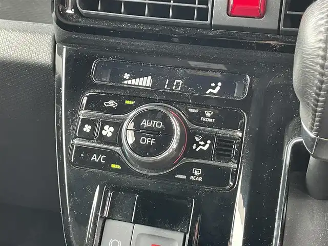 ダイハツ タント カスタム RS 滋賀県 2023(令5)年 1.7万km ブラックマイカメタリック 社外ナビ/CD/DVD/Bluetooth/フルセグテレビ/バックカメラ/両側パワースライドドア/ハーフレザーシート/D/N席シートヒーター /スマートアシスト/・衝突回避支援ブレーキ/・衝突警報機能/・ブレーキ抑制付誤発進抑制機能/・車線逸脱警報機能/・車線逸脱抑制制御機能/・路側逸脱警報機能/・先行車発進お知らせ機能/・標識認識機能/・コーナーセンサー/LEDヘッドライト/オートライト/ステアリングスイッチ/プッシュスタート /スマートキー/純正フロアマット