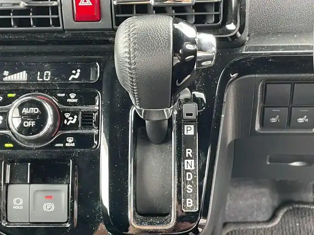 ダイハツ タント カスタム RS 滋賀県 2023(令5)年 1.7万km ブラックマイカメタリック 社外ナビ/CD/DVD/Bluetooth/フルセグテレビ/バックカメラ/両側パワースライドドア/ハーフレザーシート/D/N席シートヒーター /スマートアシスト/・衝突回避支援ブレーキ/・衝突警報機能/・ブレーキ抑制付誤発進抑制機能/・車線逸脱警報機能/・車線逸脱抑制制御機能/・路側逸脱警報機能/・先行車発進お知らせ機能/・標識認識機能/・コーナーセンサー/LEDヘッドライト/オートライト/ステアリングスイッチ/プッシュスタート /スマートキー/純正フロアマット