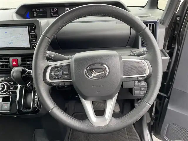 ダイハツ タント カスタム RS 滋賀県 2023(令5)年 1.7万km ブラックマイカメタリック 社外ナビ/CD/DVD/Bluetooth/フルセグテレビ/バックカメラ/両側パワースライドドア/ハーフレザーシート/D/N席シートヒーター /スマートアシスト/・衝突回避支援ブレーキ/・衝突警報機能/・ブレーキ抑制付誤発進抑制機能/・車線逸脱警報機能/・車線逸脱抑制制御機能/・路側逸脱警報機能/・先行車発進お知らせ機能/・標識認識機能/・コーナーセンサー/LEDヘッドライト/オートライト/ステアリングスイッチ/プッシュスタート /スマートキー/純正フロアマット