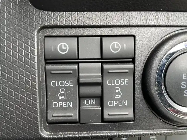 ダイハツ タント カスタム RS 滋賀県 2023(令5)年 1.7万km ブラックマイカメタリック 社外ナビ/CD/DVD/Bluetooth/フルセグテレビ/バックカメラ/両側パワースライドドア/ハーフレザーシート/D/N席シートヒーター /スマートアシスト/・衝突回避支援ブレーキ/・衝突警報機能/・ブレーキ抑制付誤発進抑制機能/・車線逸脱警報機能/・車線逸脱抑制制御機能/・路側逸脱警報機能/・先行車発進お知らせ機能/・標識認識機能/・コーナーセンサー/LEDヘッドライト/オートライト/ステアリングスイッチ/プッシュスタート /スマートキー/純正フロアマット