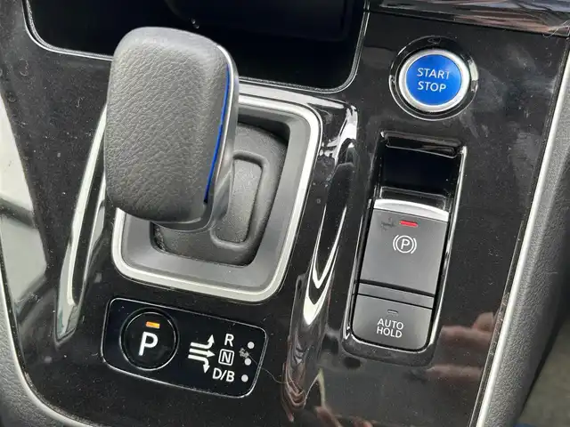 日産 セレナ e－パワー ハイウェイスター V 島根県 2020(令2)年 5.2万km ブリリアントホワイトパール 登録時走行距離51630km/純正ナビ/プロパイロット/専用エアロデザイン/両側パワースライドドア/両側ハンズフリーオートスライドドア/ブラインドスポットモニター/ETC/ドライブレコーダー/レーダー探知機/オートホールドブレーキ/全周囲カメラ・サイド・バック・フロント/シートバックテーブル/USBソケット/ウィンカーミラー/１６インチ純正AW/ロールサンシェード/デュアルバックドア