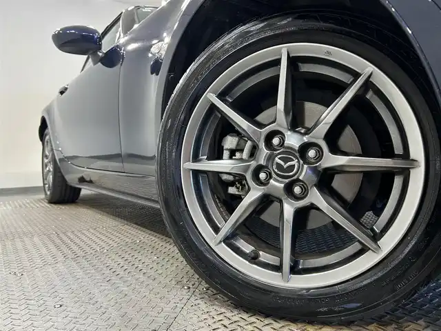 マツダ ロードスター ブラウン トップ 愛知県 2023(令5)年 0.8万km ディープクリスタルブルーマイカ 純正マツダコネクト/ＢＯＳＥサウンドシステム/ナッパレザーシート/衝突軽減ブレーキ/ブラインドスポットモニター/クリアランスソナー/車線逸脱警報/クルーズコントロール/シートヒーター/パドルシフト/ドライブレコーダー/USB＆AUX入力端子/アイドリングストップ/純正フロアマット/純正16インチアルミホイール
