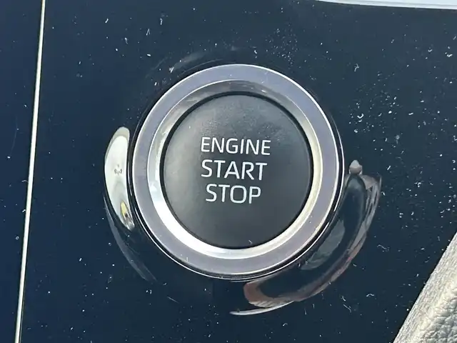 トヨタ ノア S－G 福岡県 2023(令5)年 1.7万km アティチュードブラックマイカ 純正ディスプレイオーディオバックカメラ後席フリップダウンモニタートヨタセーフティーセンスコーナーセンサー両側パワスラレーダークルコンドラレコETC2.0デジタルインナーミラー純正LEDヘッドライト純正フロアマット純正アルミホイール16インチスマートキープッシュスタート
