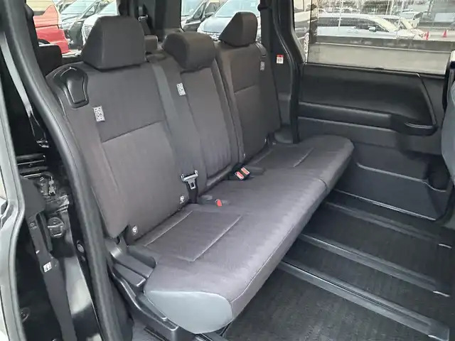 トヨタ ノア S－G 福岡県 2023(令5)年 1.7万km アティチュードブラックマイカ 純正ディスプレイオーディオバックカメラ後席フリップダウンモニタートヨタセーフティーセンスコーナーセンサー両側パワスラレーダークルコンドラレコETC2.0デジタルインナーミラー純正LEDヘッドライト純正フロアマット純正アルミホイール16インチスマートキープッシュスタート