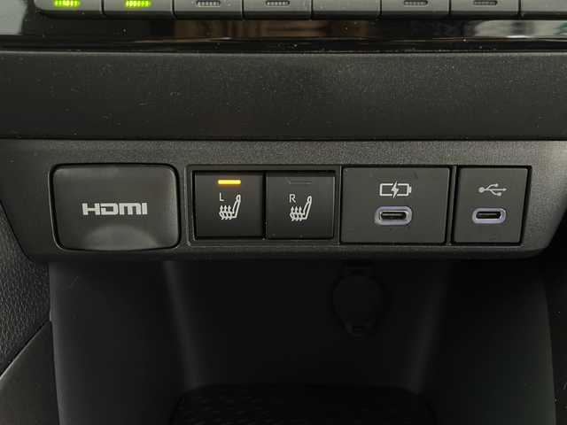 トヨタ ヤリス ハイブリッド Z 長野県 2024(令6)年 0.5万km スーパーホワイトⅡ 純正メモリナビ/Bluetooth／AM／FM/全方位カメラ/ETC/横滑り防止装置/衝突被害軽減システム/レーンキープアシスト/自動駐車システム/社外15インチAW装着/純正フロアマット/ドアバイザー/ヘッドライトレベライザー/クルーズコントロール/ハーフレザー/前席シートヒーター/前後コーナーセンサー/電格ミラー/LEDヘッドライト/スマートキー/スペアキー1本