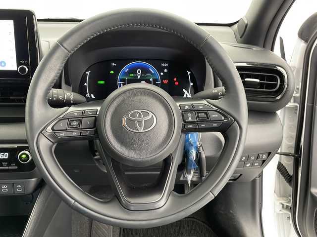 トヨタ ヤリス ハイブリッド Z 長野県 2024(令6)年 0.5万km スーパーホワイトⅡ 純正メモリナビ/Bluetooth／AM／FM/全方位カメラ/ETC/横滑り防止装置/衝突被害軽減システム/レーンキープアシスト/自動駐車システム/社外15インチAW装着/純正フロアマット/ドアバイザー/ヘッドライトレベライザー/クルーズコントロール/ハーフレザー/前席シートヒーター/前後コーナーセンサー/電格ミラー/LEDヘッドライト/スマートキー/スペアキー1本