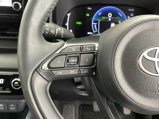 トヨタ ヤリス ハイブリッド Z 長野県 2024(令6)年 0.5万km スーパーホワイトⅡ 純正メモリナビ/Bluetooth／AM／FM/全方位カメラ/ETC/横滑り防止装置/衝突被害軽減システム/レーンキープアシスト/自動駐車システム/社外15インチAW装着/純正フロアマット/ドアバイザー/ヘッドライトレベライザー/クルーズコントロール/ハーフレザー/前席シートヒーター/前後コーナーセンサー/電格ミラー/LEDヘッドライト/スマートキー/スペアキー1本
