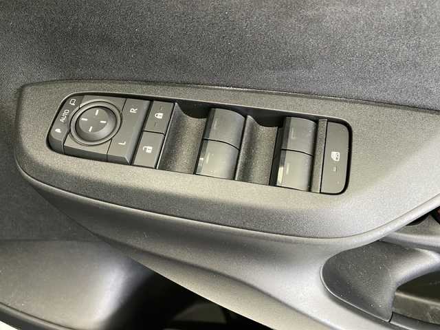 トヨタ ヤリス ハイブリッド Z 長野県 2024(令6)年 0.5万km スーパーホワイトⅡ 純正メモリナビ/Bluetooth／AM／FM/全方位カメラ/ETC/横滑り防止装置/衝突被害軽減システム/レーンキープアシスト/自動駐車システム/社外15インチAW装着/純正フロアマット/ドアバイザー/ヘッドライトレベライザー/クルーズコントロール/ハーフレザー/前席シートヒーター/前後コーナーセンサー/電格ミラー/LEDヘッドライト/スマートキー/スペアキー1本