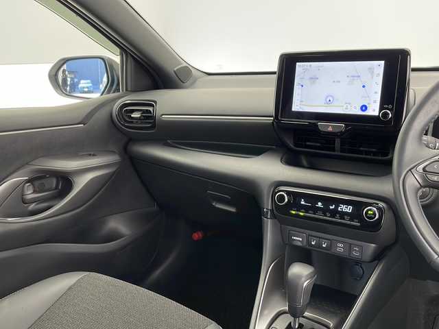 トヨタ ヤリス ハイブリッド Z 長野県 2024(令6)年 0.5万km スーパーホワイトⅡ 純正メモリナビ/Bluetooth／AM／FM/全方位カメラ/ETC/横滑り防止装置/衝突被害軽減システム/レーンキープアシスト/自動駐車システム/社外15インチAW装着/純正フロアマット/ドアバイザー/ヘッドライトレベライザー/クルーズコントロール/ハーフレザー/前席シートヒーター/前後コーナーセンサー/電格ミラー/LEDヘッドライト/スマートキー/スペアキー1本