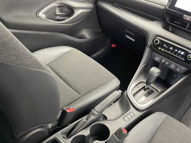 トヨタ ヤリス ハイブリッド Z 長野県 2024(令6)年 0.5万km スーパーホワイトⅡ 純正メモリナビ/Bluetooth／AM／FM/全方位カメラ/ETC/横滑り防止装置/衝突被害軽減システム/レーンキープアシスト/自動駐車システム/社外15インチAW装着/純正フロアマット/ドアバイザー/ヘッドライトレベライザー/クルーズコントロール/ハーフレザー/前席シートヒーター/前後コーナーセンサー/電格ミラー/LEDヘッドライト/スマートキー/スペアキー1本