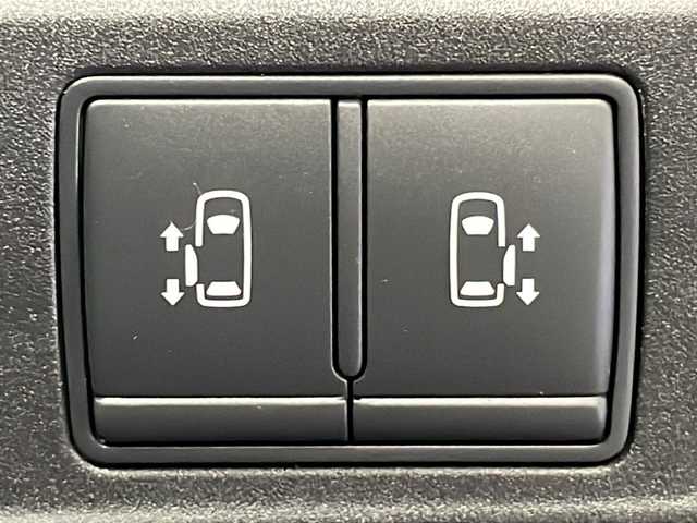 日産 セレナ ハイウェイスター Vセレクション 広島県 2018(平30)年 3.2万km ダイヤモンドブラック 禁煙車/純正９型ナビ/フリップダウンモニター/アラウンドビューモニター/両側パワースライドドア/パーキングアシスト/ドラレコ/クルーズコントロール/ＥＴＣ/衝突軽減/レーンキープアシスト/踏み間違い防止/ＬＥＤヘッドライト/フォグランプ/純正16インチアルミホイール(195/60/R16)/エアバッグ(運転席/助手席/サイド/カーテン)