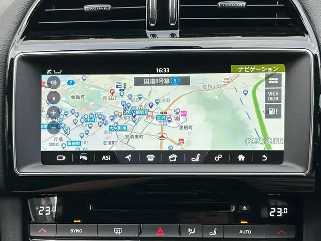 ジャガー Ｆペース ピュア 滋賀県 2019(令1)年 4万km 白 純正10インチメモリーナビ/ＭＥＲＩＤＩＡＮサウンドシステム/全周囲カメラ/バックカメラ/ドライブレコーダー前後/シートヒーターD/N/コーナーセンサー/アイドリングストップ/レーンキープアシスト/横滑り防止/電子パーキング/ステアリングスイッチ/オートライト/電動格納ミラー/電動リアゲート/シートメモリー/USB/ハンズフリーフォン/純正フロアマット/パワーシートD/N/スマートキー