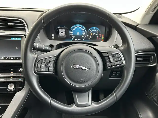 ジャガー Ｆペース ピュア 滋賀県 2019(令1)年 4万km 白 純正10インチメモリーナビ/ＭＥＲＩＤＩＡＮサウンドシステム/全周囲カメラ/バックカメラ/ドライブレコーダー前後/シートヒーターD/N/コーナーセンサー/アイドリングストップ/レーンキープアシスト/横滑り防止/電子パーキング/ステアリングスイッチ/オートライト/電動格納ミラー/電動リアゲート/シートメモリー/USB/ハンズフリーフォン/純正フロアマット/パワーシートD/N/スマートキー