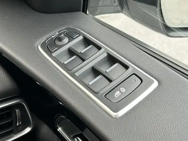 ジャガー Ｆペース ピュア 滋賀県 2019(令1)年 4万km 白 純正10インチメモリーナビ/ＭＥＲＩＤＩＡＮサウンドシステム/全周囲カメラ/バックカメラ/ドライブレコーダー前後/シートヒーターD/N/コーナーセンサー/アイドリングストップ/レーンキープアシスト/横滑り防止/電子パーキング/ステアリングスイッチ/オートライト/電動格納ミラー/電動リアゲート/シートメモリー/USB/ハンズフリーフォン/純正フロアマット/パワーシートD/N/スマートキー
