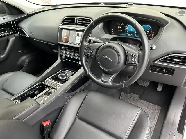 ジャガー Ｆペース ピュア 滋賀県 2019(令1)年 4万km 白 純正10インチメモリーナビ/ＭＥＲＩＤＩＡＮサウンドシステム/全周囲カメラ/バックカメラ/ドライブレコーダー前後/シートヒーターD/N/コーナーセンサー/アイドリングストップ/レーンキープアシスト/横滑り防止/電子パーキング/ステアリングスイッチ/オートライト/電動格納ミラー/電動リアゲート/シートメモリー/USB/ハンズフリーフォン/純正フロアマット/パワーシートD/N/スマートキー