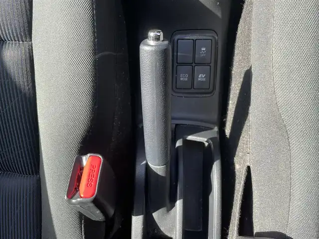 トヨタ アクア S 島根県 2016(平28)年 12.3万km スーパーレッドⅤ 純正SDナビ　/フルセグTV　/ＤＶＤ再生　/Ｂｌｕｅｔｏｏｔｈ　/バックカメラ　/前後ドラレコ　/ビルトインＥＴＣ　/スマートキー　/プッシュスタート　/社外１５インチアルミ　/オートライト　/オートエアコン/横滑り防止装置