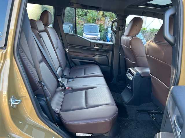 トヨタ ランドクルーザー ２５０ VX ファーストエディション 静岡県 2024(令6)年 1.6万km ベージュ ワンオーナー/AUTHOR ALARM/・Anti-Theft System/・Keyless Security/トヨタセーフティセンス/・プリクラッシュセーフティ/・レーンディパーチャーアラート/・ブラインドスポットモニター/・プロアクティブドライビングアシスト/・クリアランスソナー/・リヤクロストラフィックアラート/・リヤカメラディテクション/・ロードサインアシスト/・レーダークルーズコントロール/純正Tコネクトナビ/・フルセグTV/・Bluetooth/・AppleCarPlay/AndroidAuto/・FM/AM/USB/HDMI/・Miracast/サンルーフ/パノラミックビューモニター/ビルトインETC2.0/パワーバックドア/革巻きステアリング/ステアリングスイッチ/ステアリングヒーター/ブラウンレザーシート/前席シートヒーター/前席シートベンチレーション/運転席パワーシート/ブレーキオートホールド/スマートキー×２/LEDヘッドライト/フォグランプ/スペアタイヤ/オートライト/オートマチックハイビーム/純正18inAW/社外フロアマット/純正ドアバイザー/電動格納ウィンカーミラー/横滑り防止機能/保証証/取扱説明書