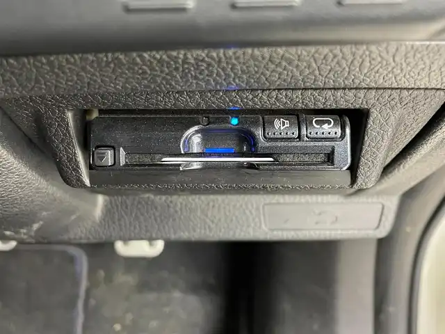 スバル レヴォーグ 1．6GT－S アイサイト 大阪府 2015(平27)年 5.1万km クリスタルホワイトP アイサイトVer3/　・プリクラッシュブレーキ/　・アクティブレーンキープ/　・車線逸脱ふらつき警報/　・誤発進抑制制御機能　/　・全車速追従機能付クルーズコントロール/純正メモリナビ/　　CD/DVD/BT/フルセグTV/バックカメラ/LEDオートライト/フォグランプ/レザーシート/パワーシート/シートヒーター/純正18インチアルミホイール/パドルシフト/コーナーセンサー/スマートキー/ETC