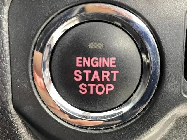 スバル レヴォーグ 1．6GT－S アイサイト 大阪府 2015(平27)年 5.1万km クリスタルホワイトP アイサイトVer3/　・プリクラッシュブレーキ/　・アクティブレーンキープ/　・車線逸脱ふらつき警報/　・誤発進抑制制御機能　/　・全車速追従機能付クルーズコントロール/純正メモリナビ/　　CD/DVD/BT/フルセグTV/バックカメラ/LEDオートライト/フォグランプ/レザーシート/パワーシート/シートヒーター/純正18インチアルミホイール/パドルシフト/コーナーセンサー/スマートキー/ETC