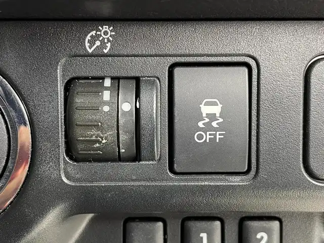 スバル レヴォーグ 1．6GT－S アイサイト 大阪府 2015(平27)年 5.1万km クリスタルホワイトP アイサイトVer3/　・プリクラッシュブレーキ/　・アクティブレーンキープ/　・車線逸脱ふらつき警報/　・誤発進抑制制御機能　/　・全車速追従機能付クルーズコントロール/純正メモリナビ/　　CD/DVD/BT/フルセグTV/バックカメラ/LEDオートライト/フォグランプ/レザーシート/パワーシート/シートヒーター/純正18インチアルミホイール/パドルシフト/コーナーセンサー/スマートキー/ETC