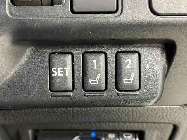 スバル レヴォーグ 1．6GT－S アイサイト 大阪府 2015(平27)年 5.1万km クリスタルホワイトP アイサイトVer3/　・プリクラッシュブレーキ/　・アクティブレーンキープ/　・車線逸脱ふらつき警報/　・誤発進抑制制御機能　/　・全車速追従機能付クルーズコントロール/純正メモリナビ/　　CD/DVD/BT/フルセグTV/バックカメラ/LEDオートライト/フォグランプ/レザーシート/パワーシート/シートヒーター/純正18インチアルミホイール/パドルシフト/コーナーセンサー/スマートキー/ETC