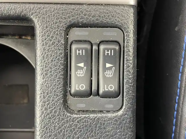 スバル レヴォーグ 1．6GT－S アイサイト 大阪府 2015(平27)年 5.1万km クリスタルホワイトP アイサイトVer3/　・プリクラッシュブレーキ/　・アクティブレーンキープ/　・車線逸脱ふらつき警報/　・誤発進抑制制御機能　/　・全車速追従機能付クルーズコントロール/純正メモリナビ/　　CD/DVD/BT/フルセグTV/バックカメラ/LEDオートライト/フォグランプ/レザーシート/パワーシート/シートヒーター/純正18インチアルミホイール/パドルシフト/コーナーセンサー/スマートキー/ETC