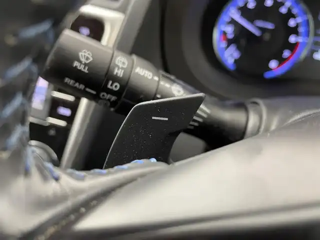 スバル レヴォーグ 1．6GT－S アイサイト 大阪府 2015(平27)年 5.1万km クリスタルホワイトP アイサイトVer3/　・プリクラッシュブレーキ/　・アクティブレーンキープ/　・車線逸脱ふらつき警報/　・誤発進抑制制御機能　/　・全車速追従機能付クルーズコントロール/純正メモリナビ/　　CD/DVD/BT/フルセグTV/バックカメラ/LEDオートライト/フォグランプ/レザーシート/パワーシート/シートヒーター/純正18インチアルミホイール/パドルシフト/コーナーセンサー/スマートキー/ETC