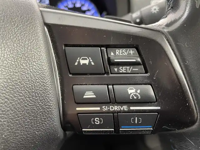 スバル レヴォーグ 1．6GT－S アイサイト 大阪府 2015(平27)年 5.1万km クリスタルホワイトP アイサイトVer3/　・プリクラッシュブレーキ/　・アクティブレーンキープ/　・車線逸脱ふらつき警報/　・誤発進抑制制御機能　/　・全車速追従機能付クルーズコントロール/純正メモリナビ/　　CD/DVD/BT/フルセグTV/バックカメラ/LEDオートライト/フォグランプ/レザーシート/パワーシート/シートヒーター/純正18インチアルミホイール/パドルシフト/コーナーセンサー/スマートキー/ETC