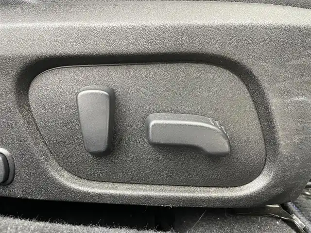 スバル レヴォーグ 1．6GT－S アイサイト 大阪府 2015(平27)年 5.1万km クリスタルホワイトP アイサイトVer3/　・プリクラッシュブレーキ/　・アクティブレーンキープ/　・車線逸脱ふらつき警報/　・誤発進抑制制御機能　/　・全車速追従機能付クルーズコントロール/純正メモリナビ/　　CD/DVD/BT/フルセグTV/バックカメラ/LEDオートライト/フォグランプ/レザーシート/パワーシート/シートヒーター/純正18インチアルミホイール/パドルシフト/コーナーセンサー/スマートキー/ETC