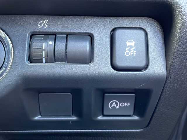 スバル インプレッサ ＸＶ 2．0i－L アイサイト 青森県 2013(平25)年 6.7万km サテンホワイトパール ・4WD/・アイサイト/・衝突軽減ブレーキ/・レーダークルーズコントロール/・レーンキープアシスト/・社外ナビ/・Bluetooth/・フルセグ/・ドライブレコーダー/・バックカメラ/・ETC/・プッシュスタート/・スマートキー/・純正17AW/・純正LEDヘッドライト/・純正フォグ/・パドルシフト/・パワーシート