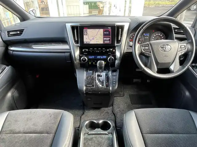 トヨタ アルファード S タイプゴールドⅡ 道央・札幌 2021(令3)年 5万km ホワイトパールクリスタルシャイン ・4WD/・寒冷地仕様/・純正ディスプレイオーディオ/（フルセグ/AM/FM/CD/DVD/BT）/・純正フリップダウンモニター/・純正エンジンスターター/・社外ドライブレコーダー前後/・純正ビルトインETC/・バックモニター/・デジタルインナーミラー/・両側パワースライドドア/・衝突軽減ブレーキ/・クルーズコントロール（追従機能付）/・コーナーセンサー/・レーンキープアシスト/・ハーフレザーシート/・オートエアコン/・純正　18インチAW（スタッドレス）/・電動バックドア/・後席オットマン/・ドアバイザー/・ステアリングスイッチ/・オートブレーキホールド/・電動パーキングブレーキ/・LEDヘッドライト/・LEDフォグランプ/・リアフォグランプ/・ワイパーデアイサー/・オートライト/・オートハイビーム/・SOSコール/・盗難防止装置/・ABS/・横滑り防止装置/・スマートキー/・プッシュスタート/・スペアキー/・社外フロアマット