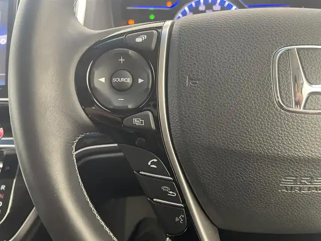 ホンダ オデッセイ ハイブリッド アブソルート・EXホンダセンジング 埼玉県 2017(平29)年 4.3万km プレミアムヴィーナスブラックP ホンダセンシング/　CMBS（衝突軽減ブレーキ）/　ACC（アダプティブクルーズコントロール）/　LKAS（車線維持支援システム）/純正9インチメモリナビ　（VXM-185VFNi）/　DTV CD DVD BT USB HDMI iPod/両側パワースライドドア/全方位カメラ/純正フリップダウンモニター/後席スモーク/ウォークスルー/横滑り防止装置/ビルトインETC2.0/エンジンスタートボタン/スマートキー/スペアキー/オートライト/純正LEDヘッドライト＆フォグランプ/純正アルミホイール